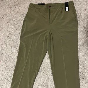 Banana Republic Airstretch Taper Pant Size M